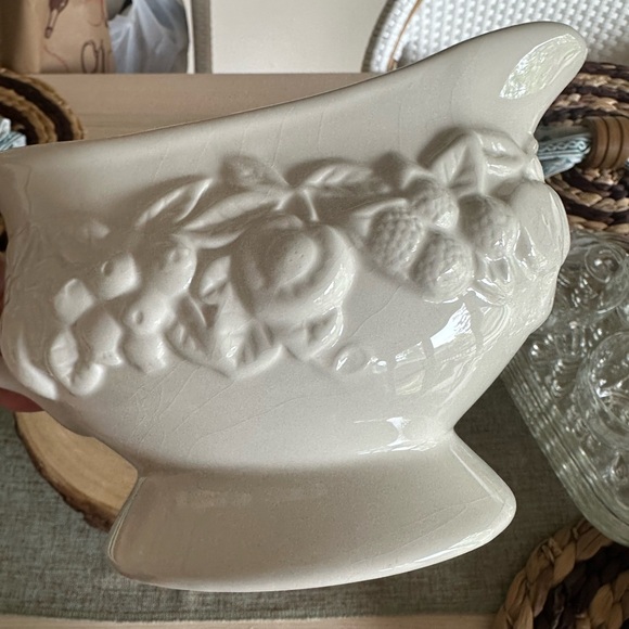 Linens-N-Things sauce / gravy pitcher - Picture 3 of 5